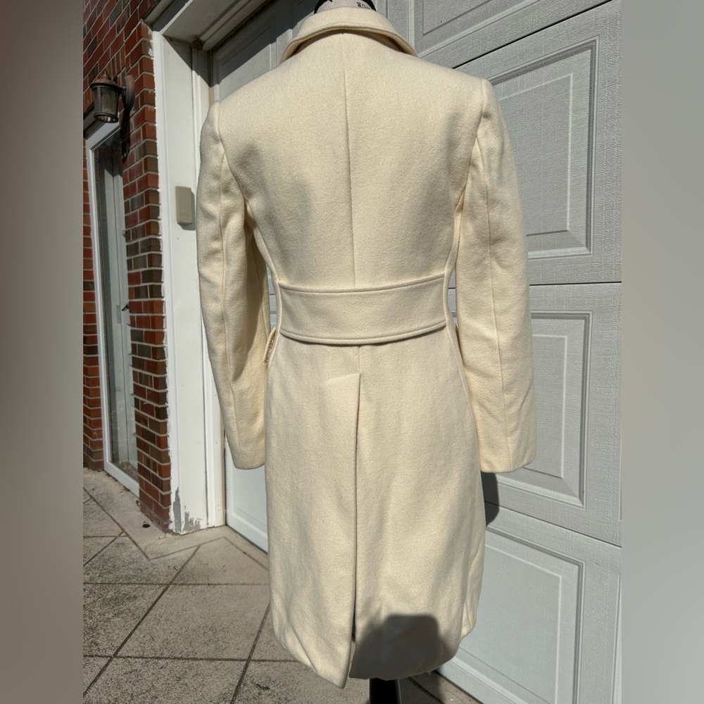Banana Republic Cream Trench Coat - Picture 5 of 9